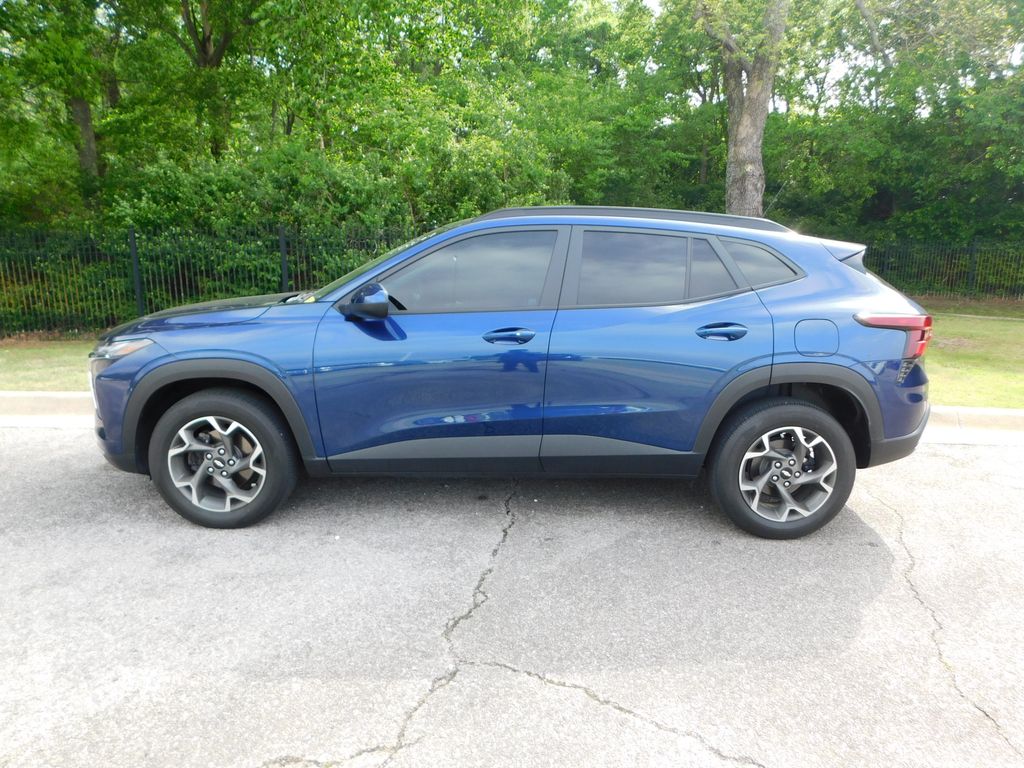 Thumbnail: 2024 Chevrolet Trax - 2