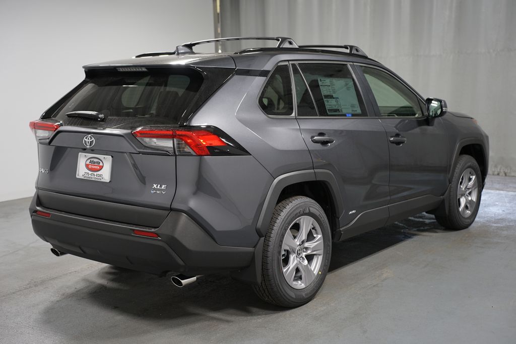 2025 Toyota RAV4 XLE 8