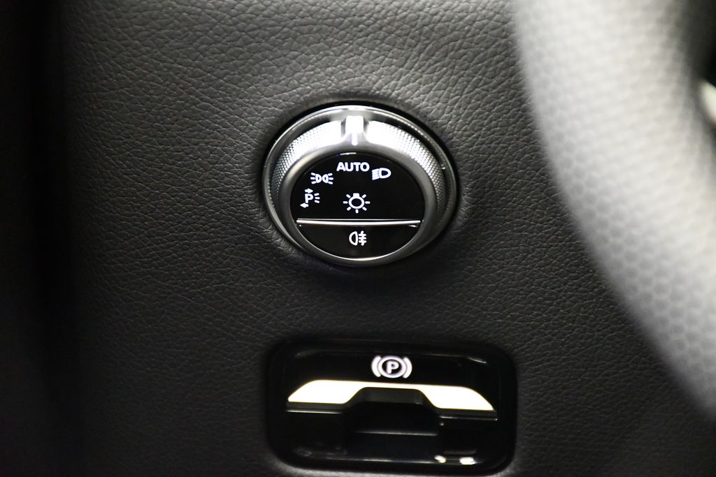 Thumbnail: 2025 Mercedes-Benz GLC - 22