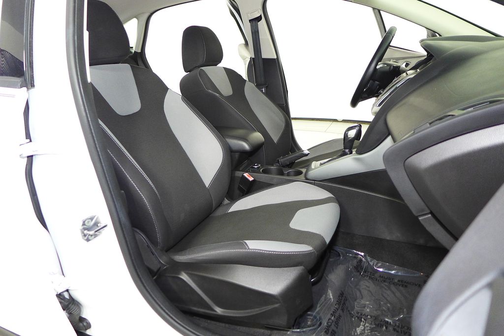 Thumbnail: 2012 Ford Focus - 18