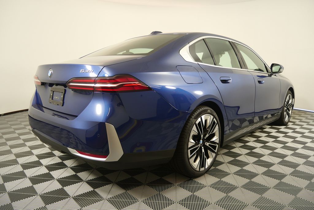 Thumbnail: 2024 BMW 5 Series - 3