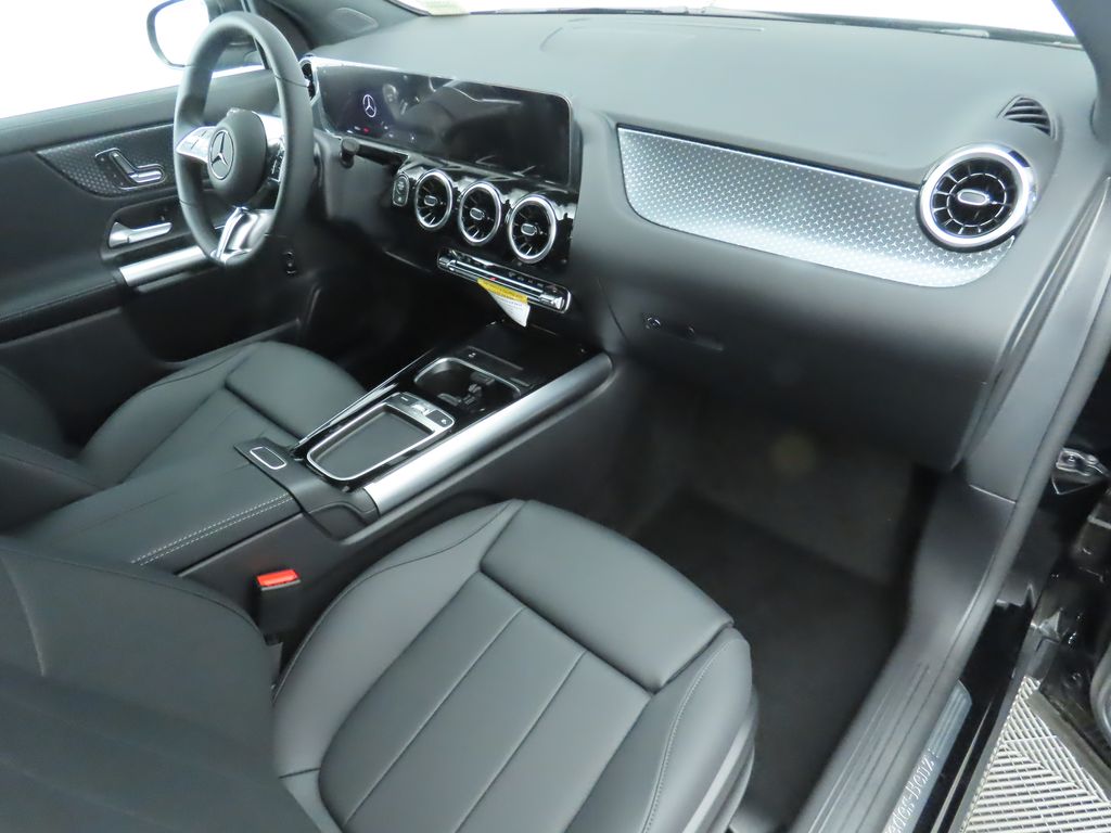 Thumbnail: 2025 Mercedes-Benz GLA - 17