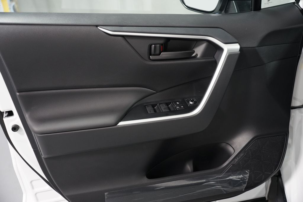 Thumbnail: 2025 Toyota RAV4 - 28