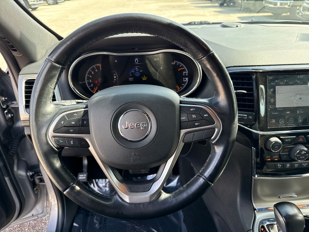 Used 2020 Silver Jeep Laredo E image 14