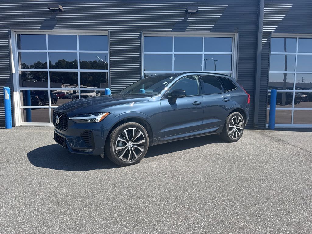 2025 Volvo XC60 B5 Plus Dark Theme AWD