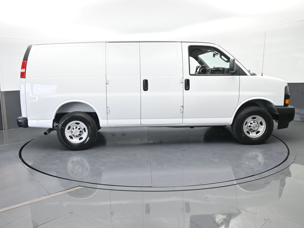 New 2025 Summit White Chevrolet Work Van image 7