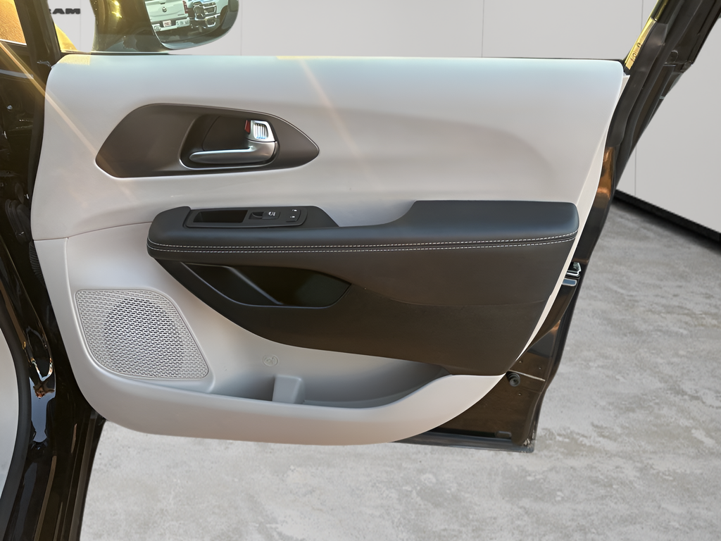 Used Car 2024 Chrysler Pacifica  Touring L For Sale Under $30,000 In Austin, Texas