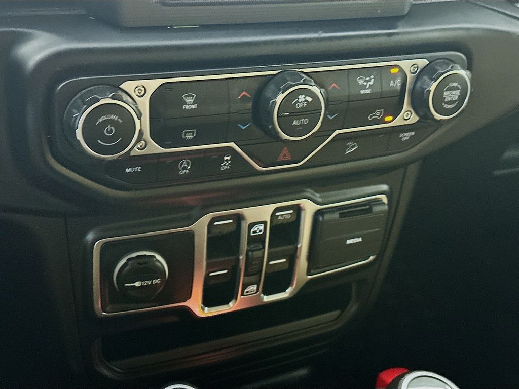 Used 2019 Green Jeep Unlimited Sport S image 18