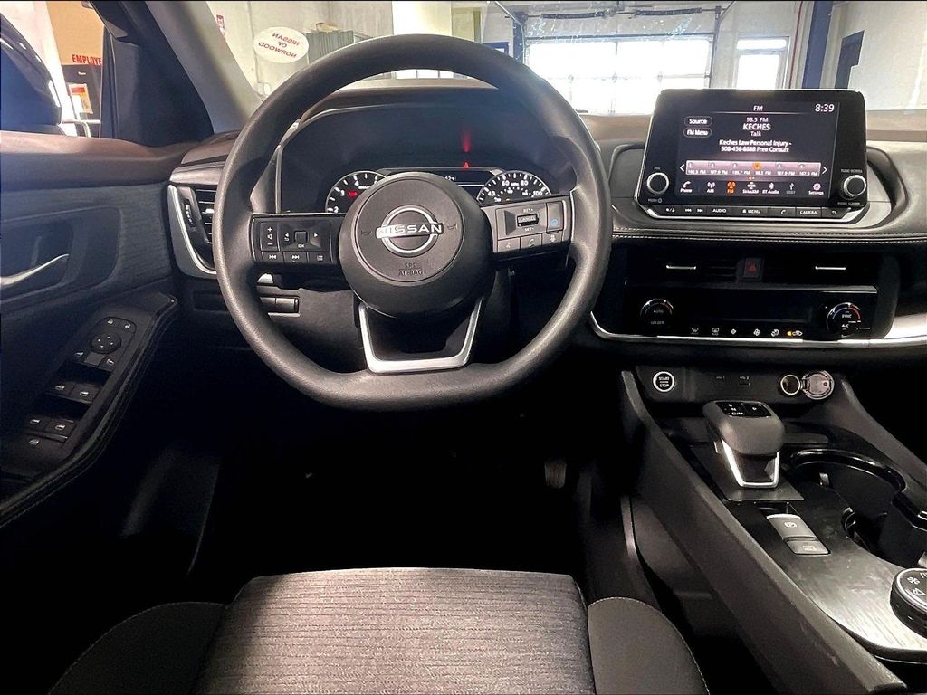 2023 Nissan Rogue — photo 17