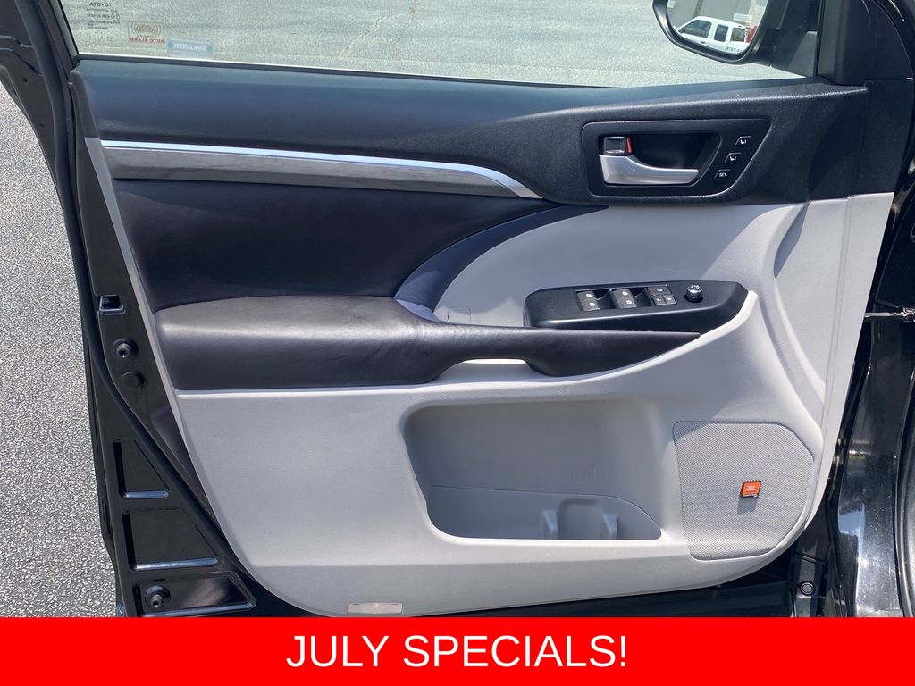 Used 2017 Toyota Highlander SUV