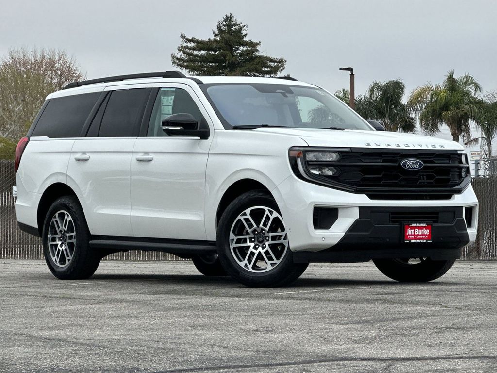 Star White Metallic Tri-Coat 2025 Ford Expedition Active 4WD SUV / Crossover Four-Wheel Drive Automatic
