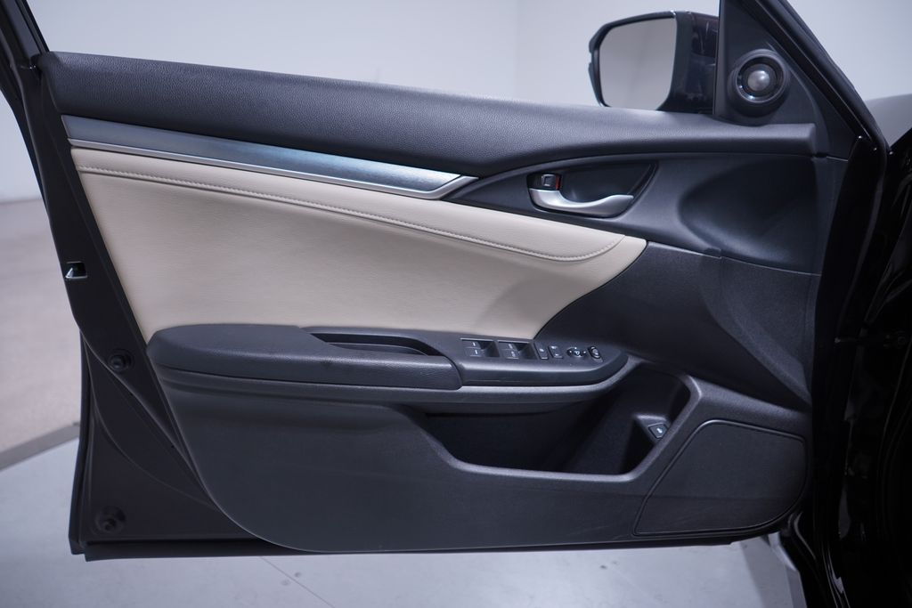 Thumbnail: 2017 Honda Civic - 15