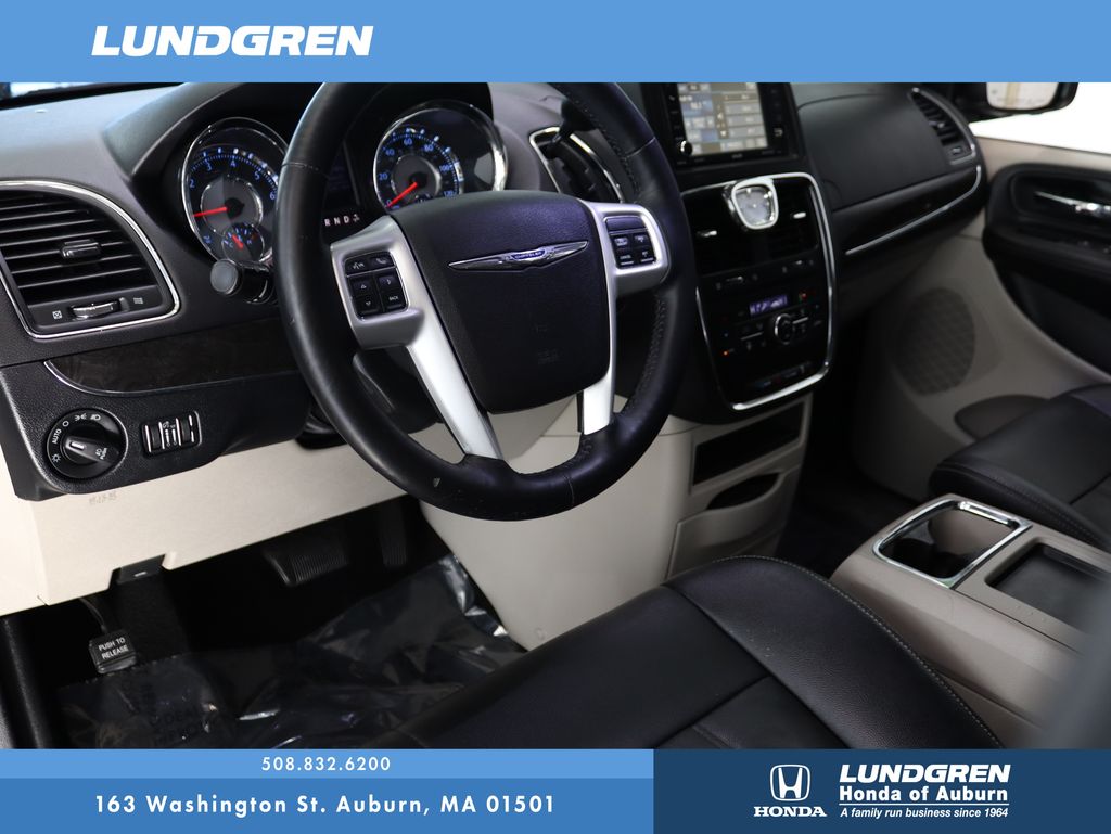 2016 Chrysler Town & Country Touring 6