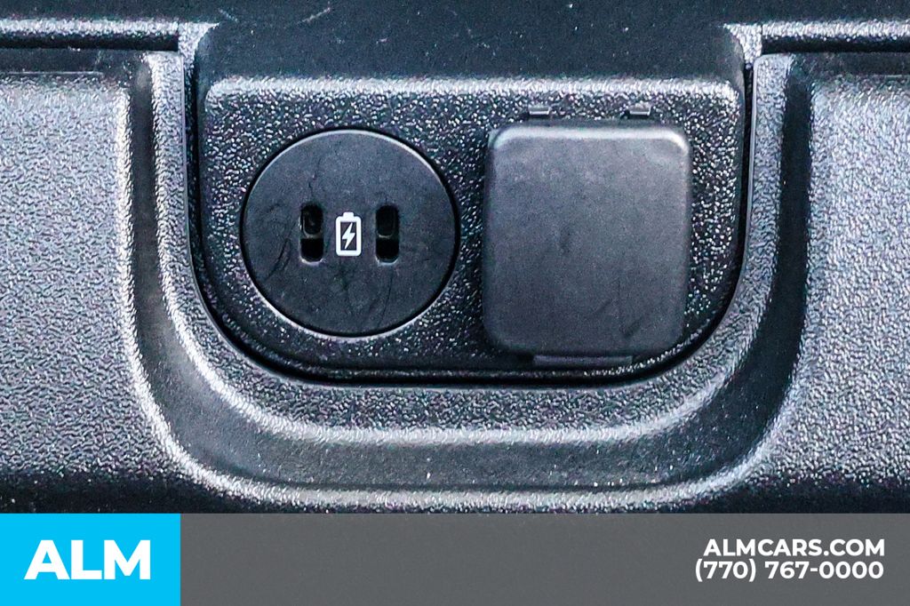 Used 2025 Silver Ford XLT image 54