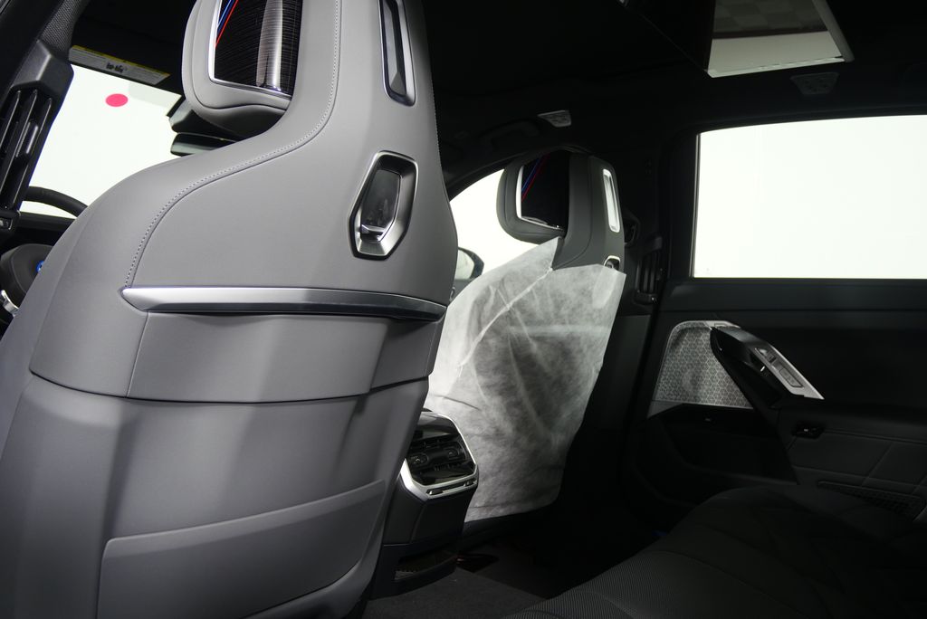 Thumbnail: 2026 BMW 7 Series - 17