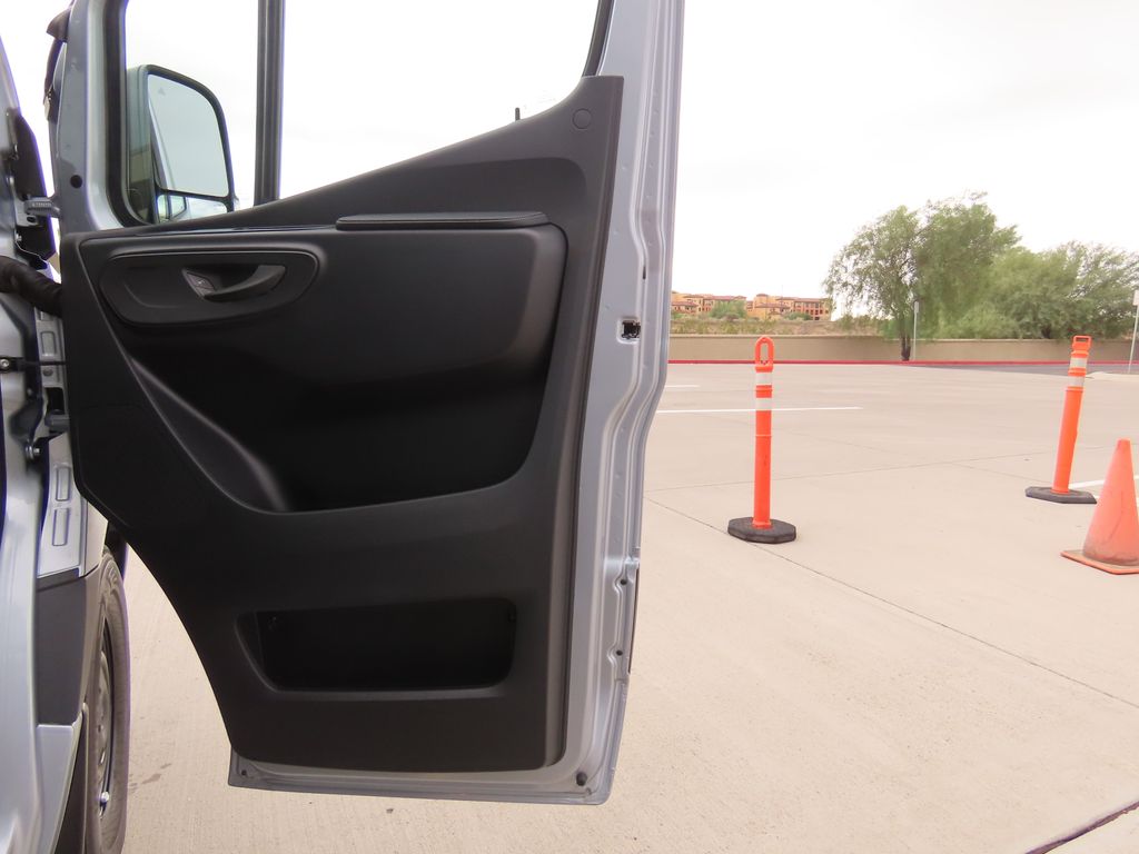 Thumbnail: 2025 Mercedes-Benz Sprinter - 27