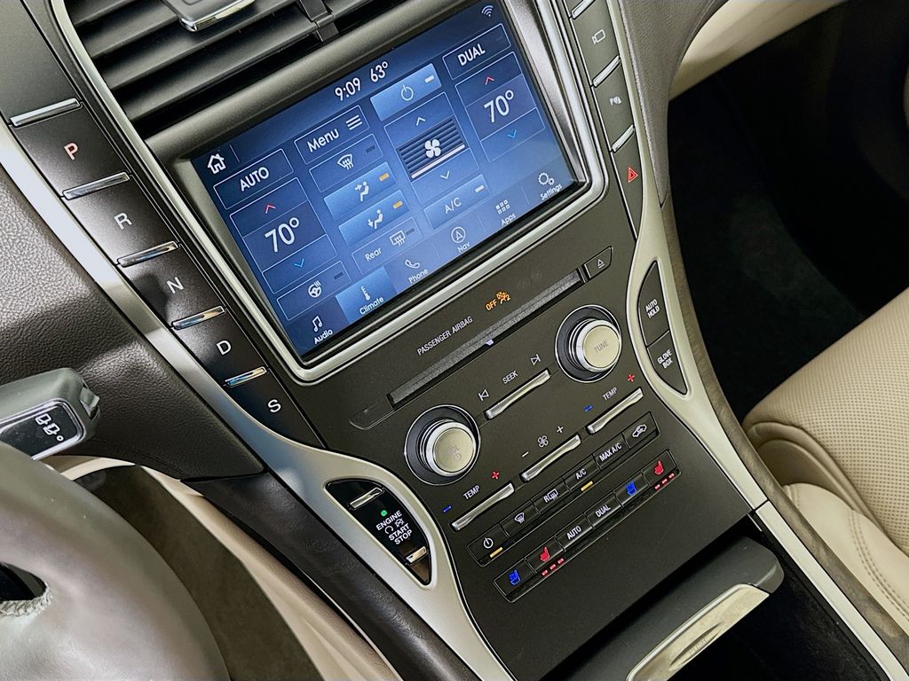 Thumbnail: 2019 Lincoln Nautilus - 17