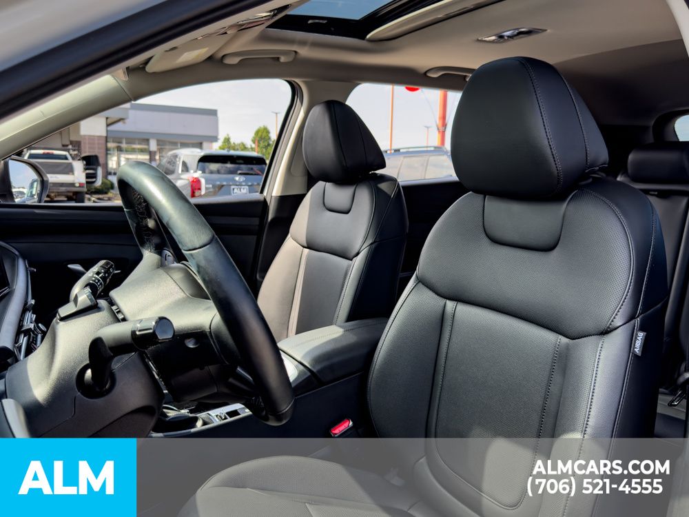Used 2025 White Hyundai SEL Convenience image 8