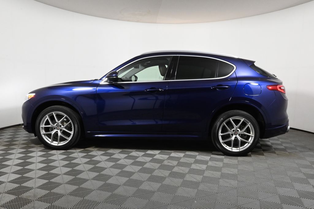 2021 Alfa Romeo Stelvio  2