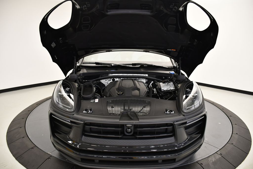 Thumbnail: 2025 Porsche Macan - 13