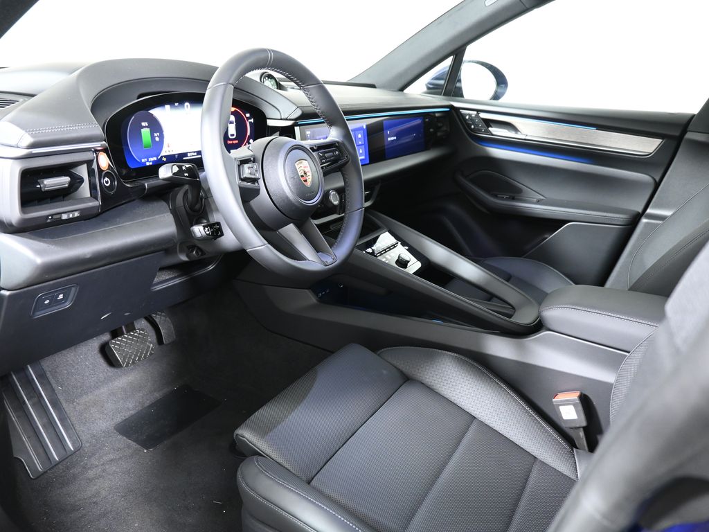 Thumbnail: 2024 Porsche Macan - 4