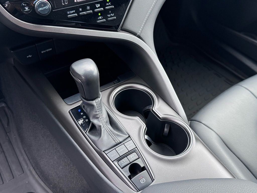 2021 Toyota Camry SE Hybrid