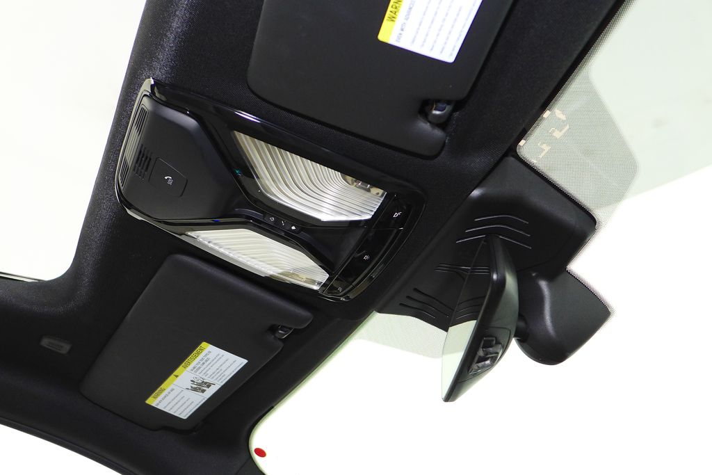 Thumbnail: 2023 BMW i4 - 17