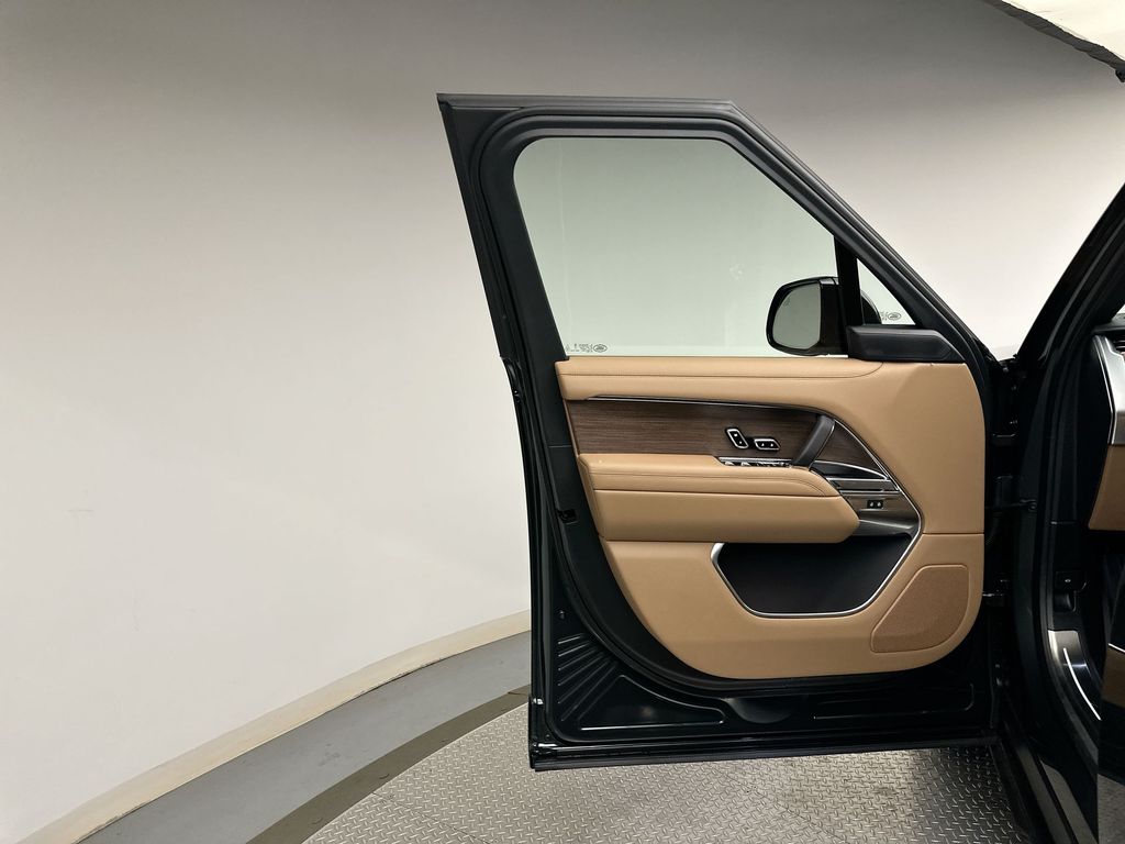 Thumbnail: 2026 Land Rover Range Rover - 17
