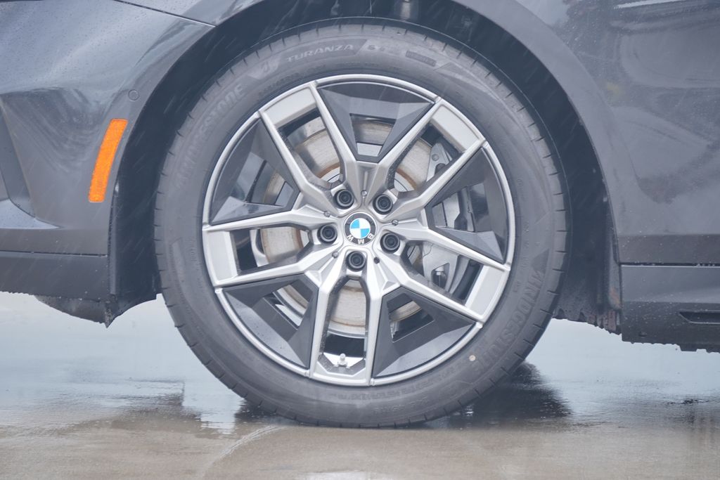 Thumbnail: 2026 BMW i5 - 5