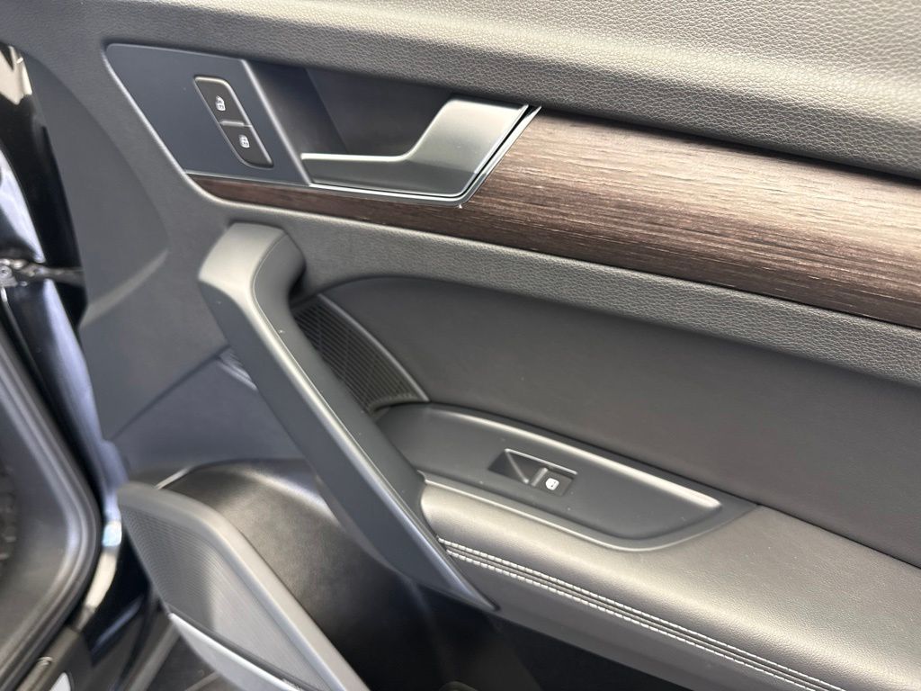 Thumbnail: 2023 Audi Q5 - 25