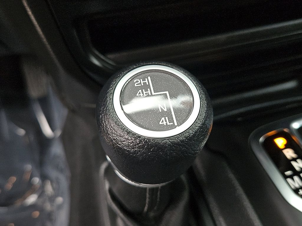 Thumbnail: 2022 Jeep Gladiator - 25