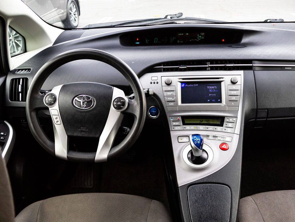 Used 2015 White Toyota Two image 25