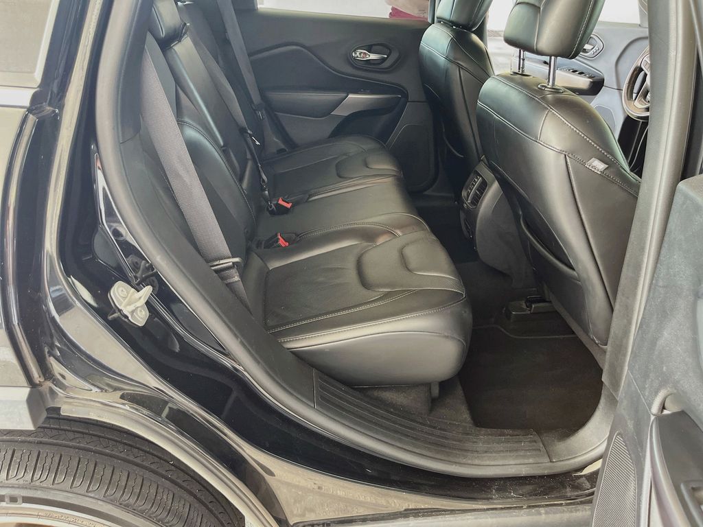 Used 2019 Black Jeep Limited image 28