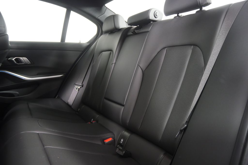 Thumbnail: 2023 BMW 3 Series - 16