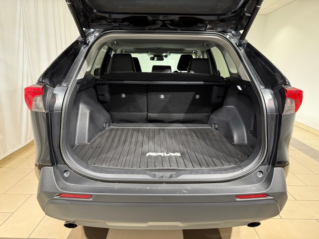 Thumbnail: 2022 Toyota RAV4 - 11