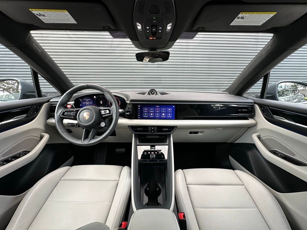 Thumbnail: 2025 Porsche Macan - 6