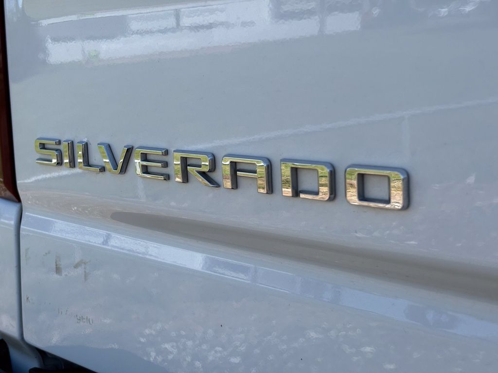 2023 Chevrolet Silverado 1500 ZR2 - 9