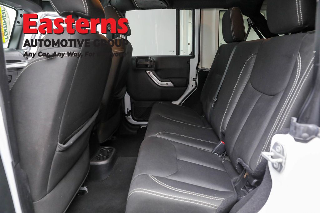 Used 2018 White Jeep Unlimited Sahara image 22