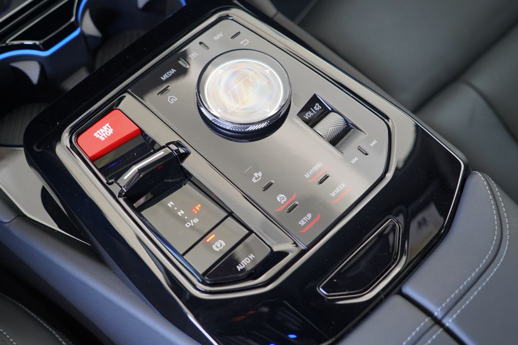 Thumbnail: 2026 BMW M5 - 20