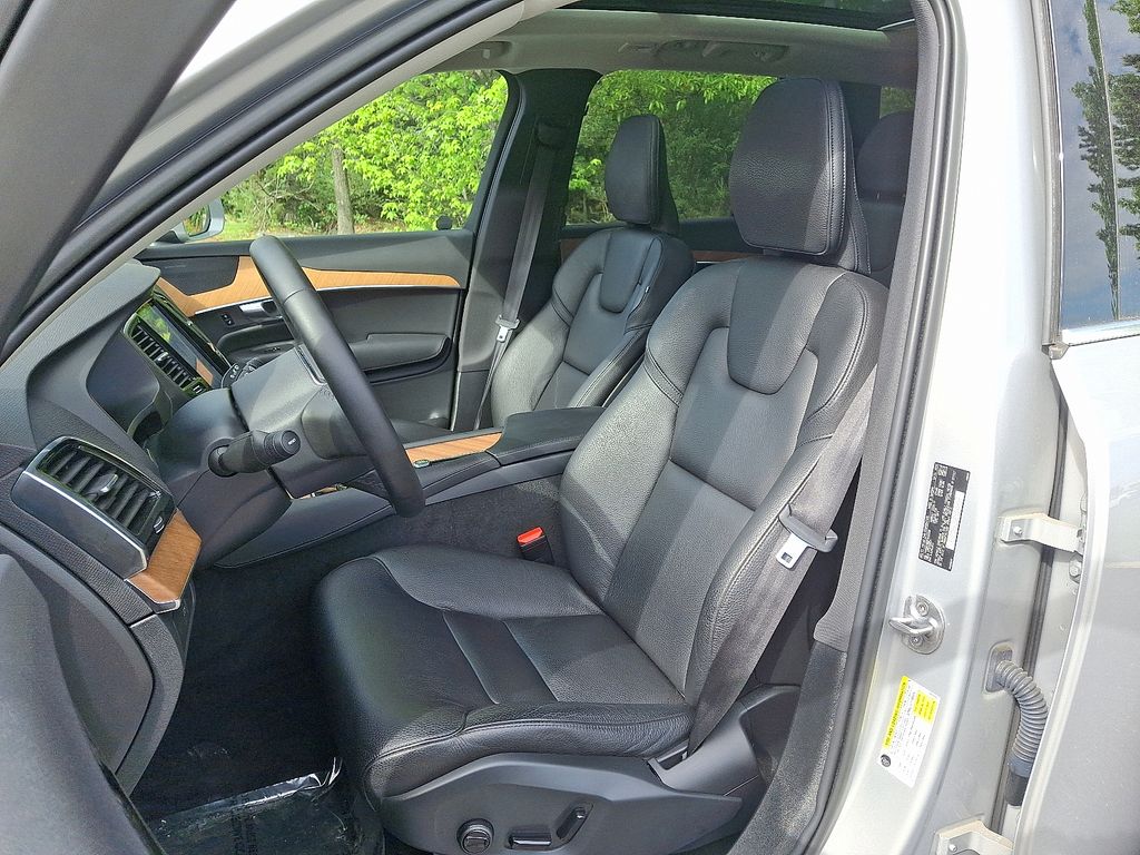 2023 Volvo XC90 B6 Plus 13