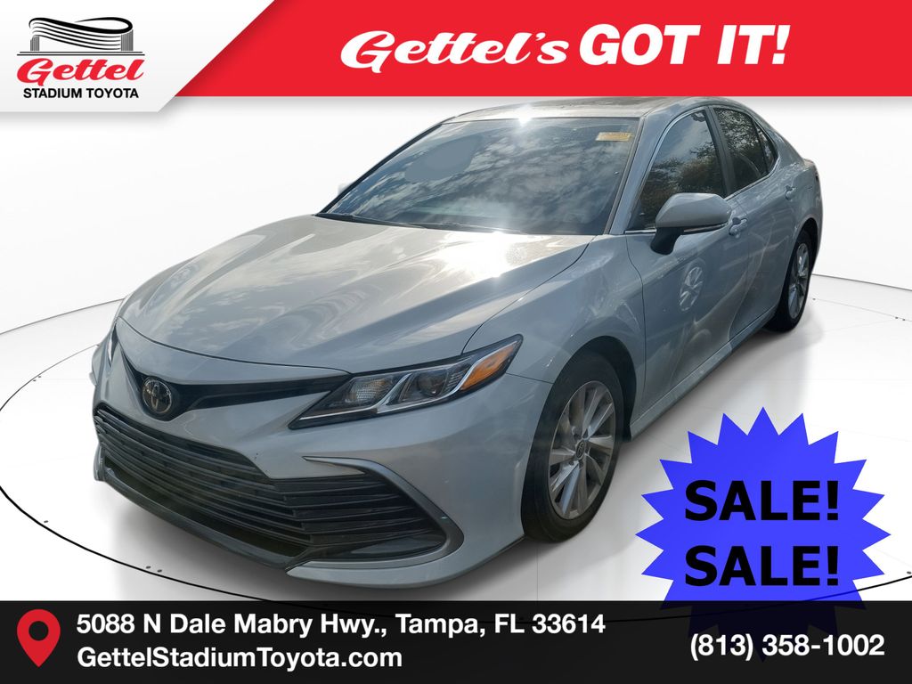 2024 Toyota Camry LE's photo