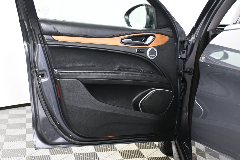 Thumbnail: 2019 Alfa Romeo Stelvio - 28