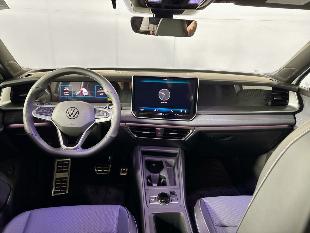 2025 Volkswagen Tiguan 2.0T SE R-Line Black