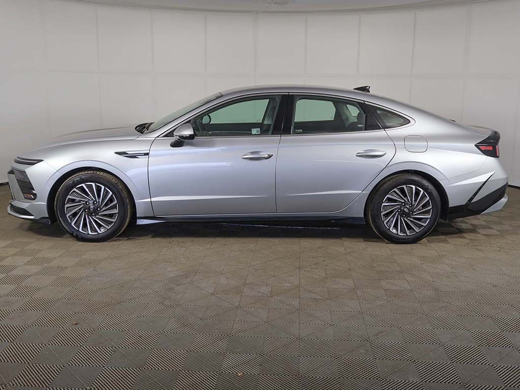 Certified Used 2025 Silver Hyundai SEL image 12