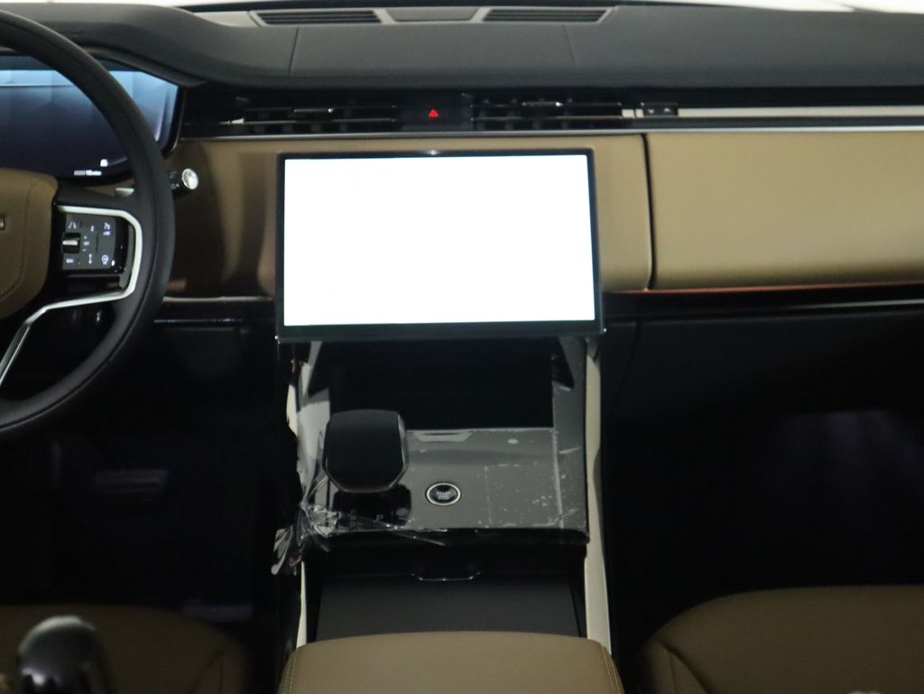 Thumbnail: 2025 Land Rover Range Rover Sport - 15