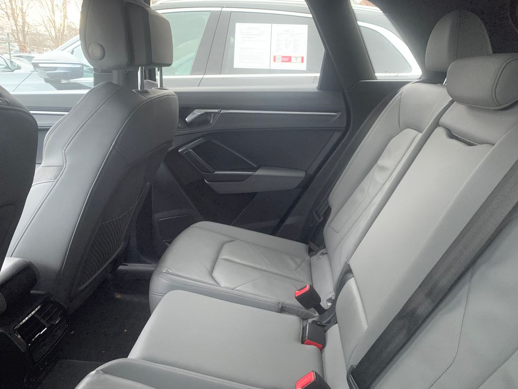 Thumbnail: 2020 Audi Q3 - 10