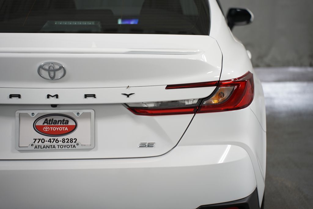 2025 Toyota Camry SE 10