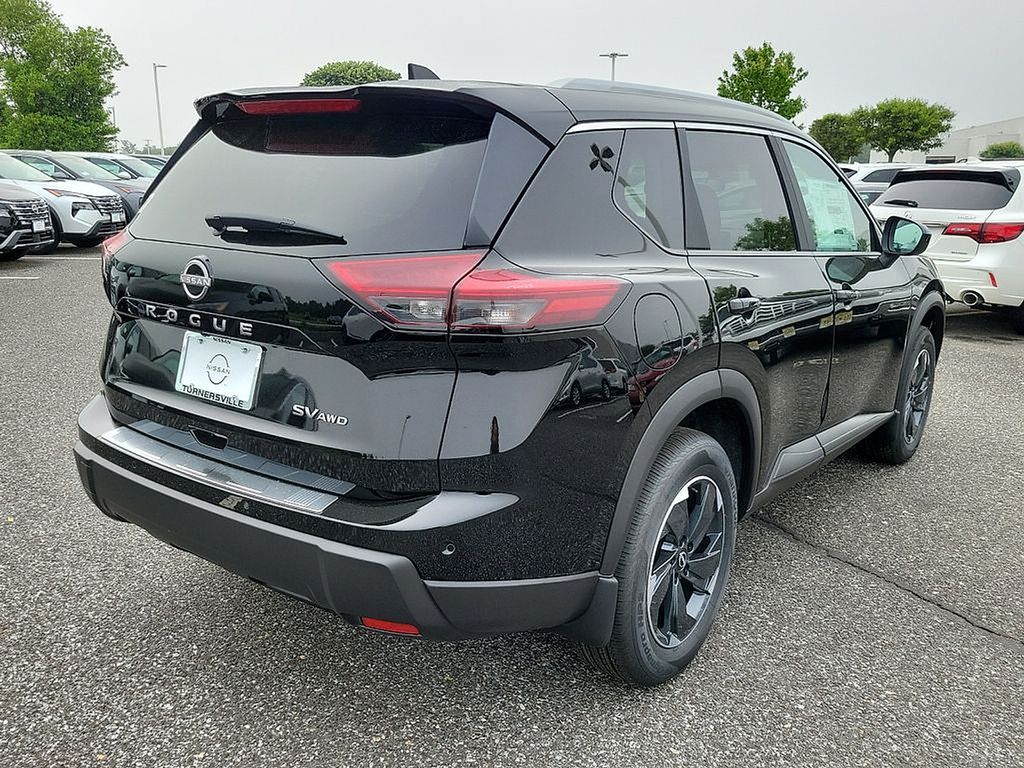 2024 Nissan Rogue SV 4