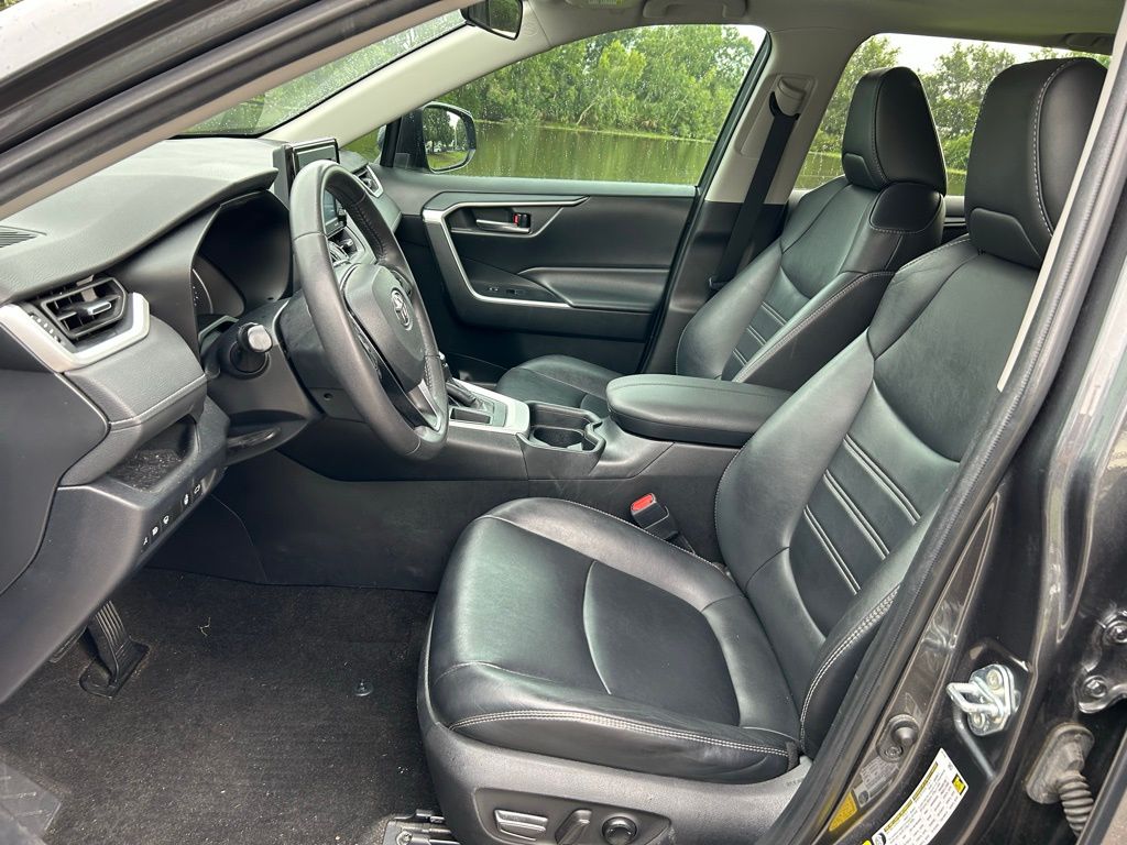 2020 Toyota RAV4 XLE Premium 14