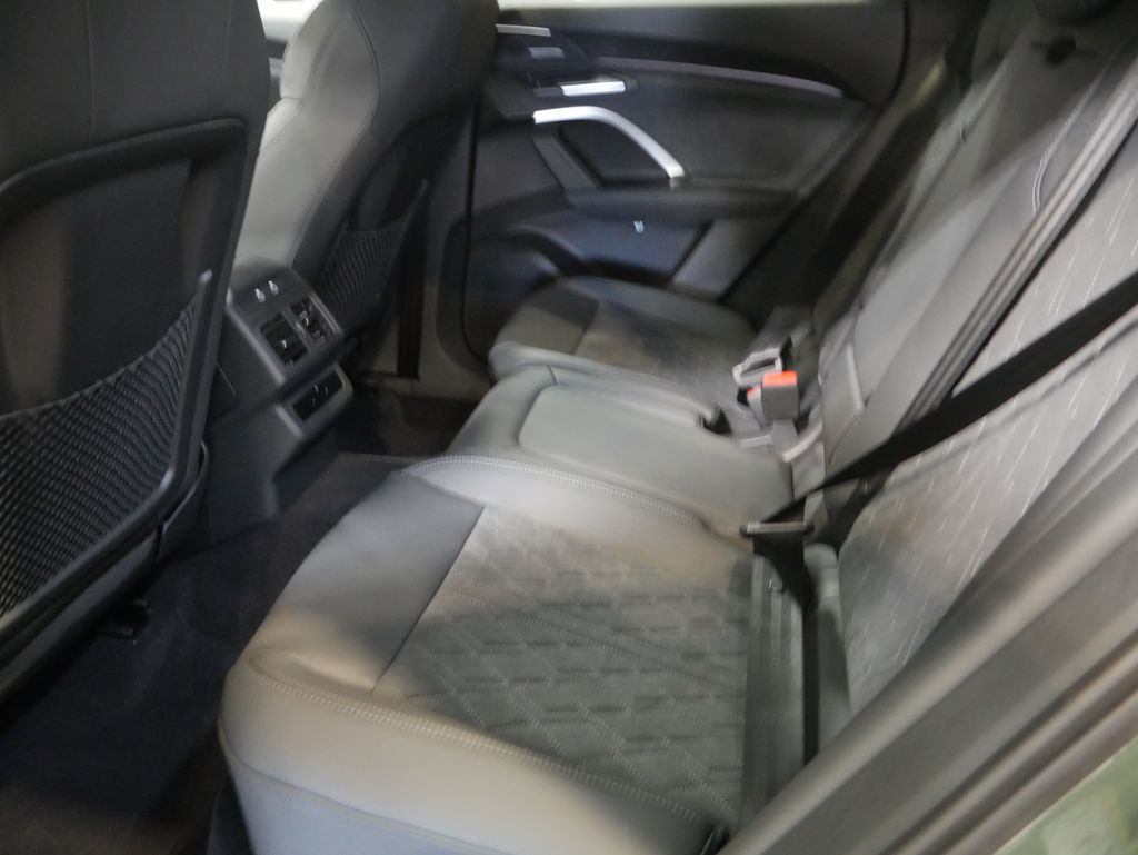 Thumbnail: 2026 Audi SQ5 - 17